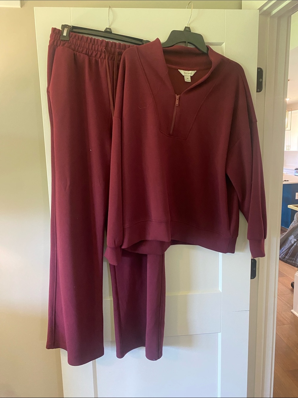 Relaxed Half-Zip Active Set in Burgundy